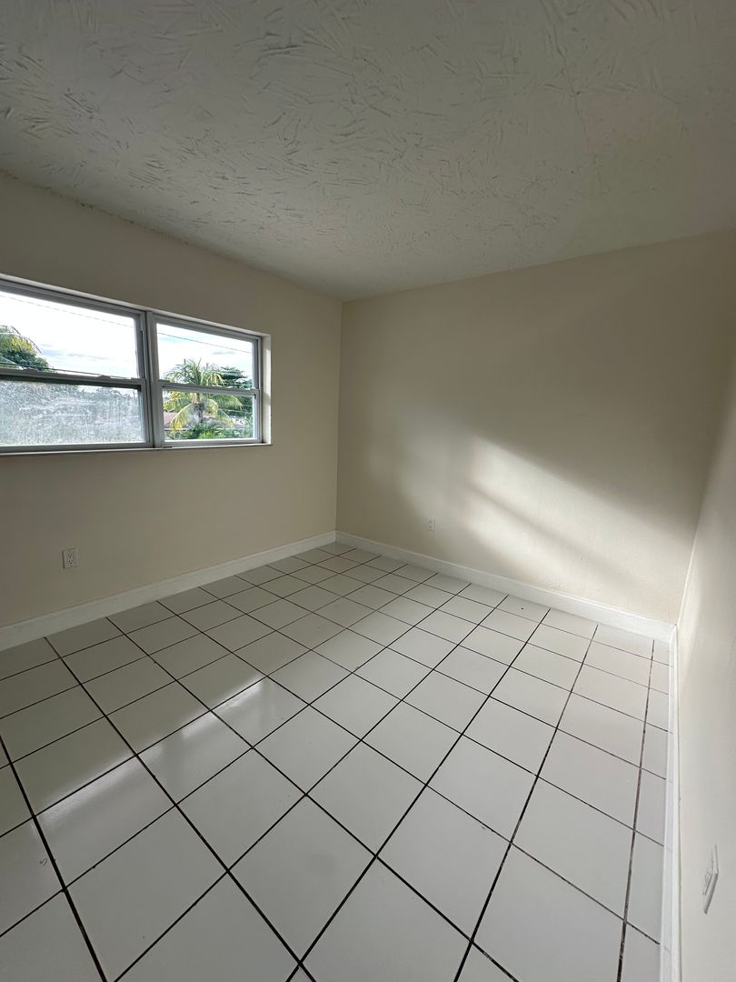 Spacious 2b2b with Balcony for rent now 5 of 11