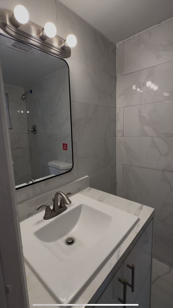 Spacious 2b2b with Balcony for rent now 4 of 11
