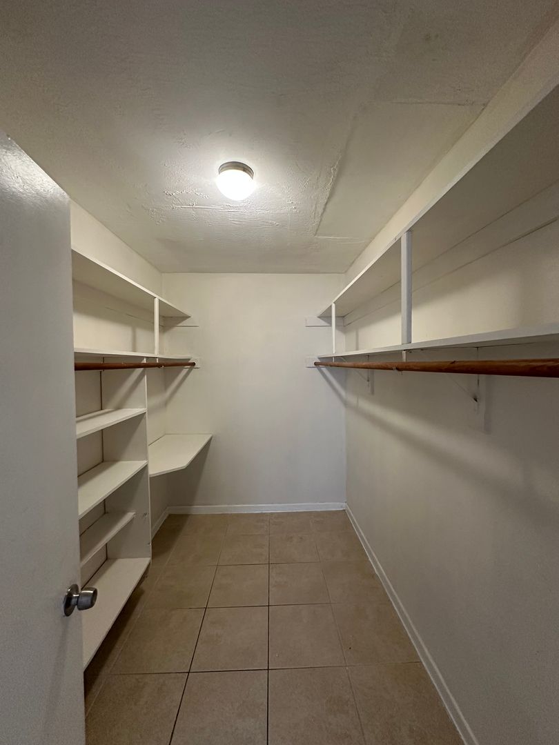 North Miami Apartment: 15700 NW 2nd Ave