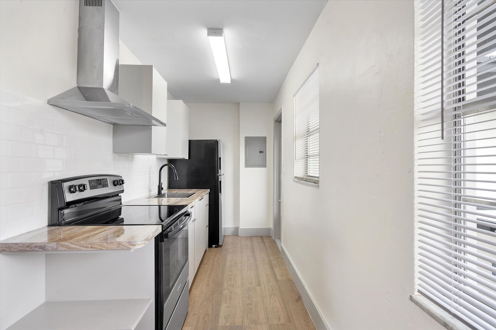 Hollywood Apartment: 1715 N 16th Avenue