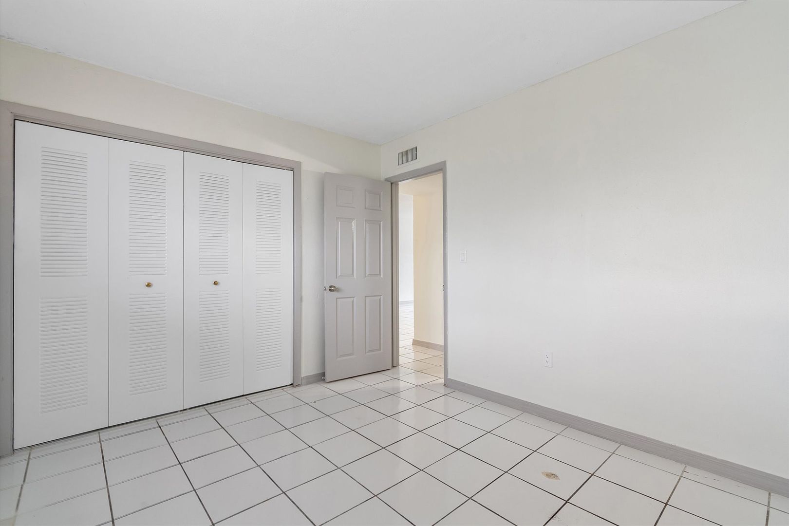 *Rent special* 1 month rent free - Huge bedroom 2 bathroom for rent! Balcony & Walk in closet! 8 of 12