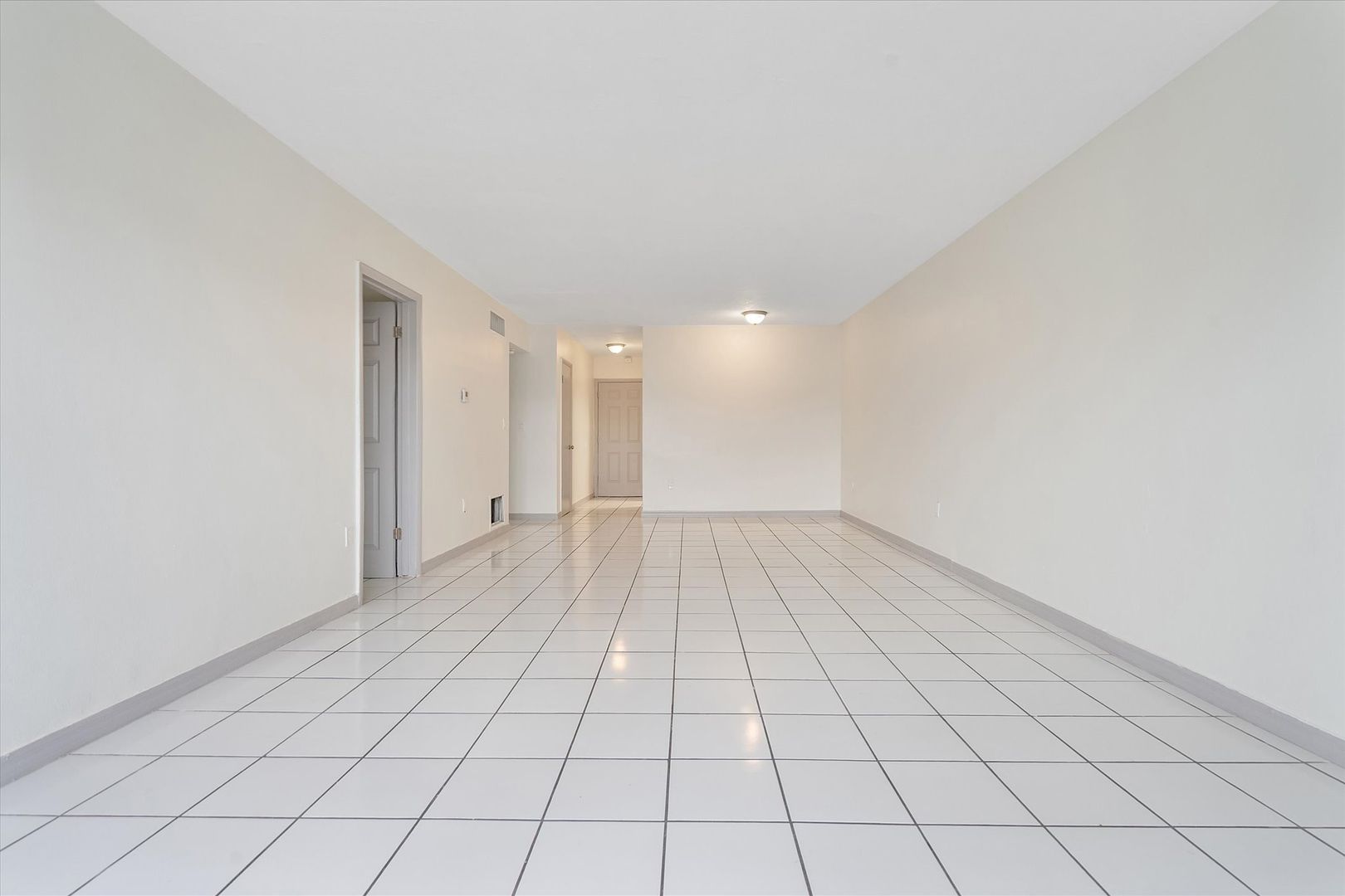 *Rent special* 1 month rent free - Huge bedroom 2 bathroom for rent! Balcony & Walk in closet! 5 of 12