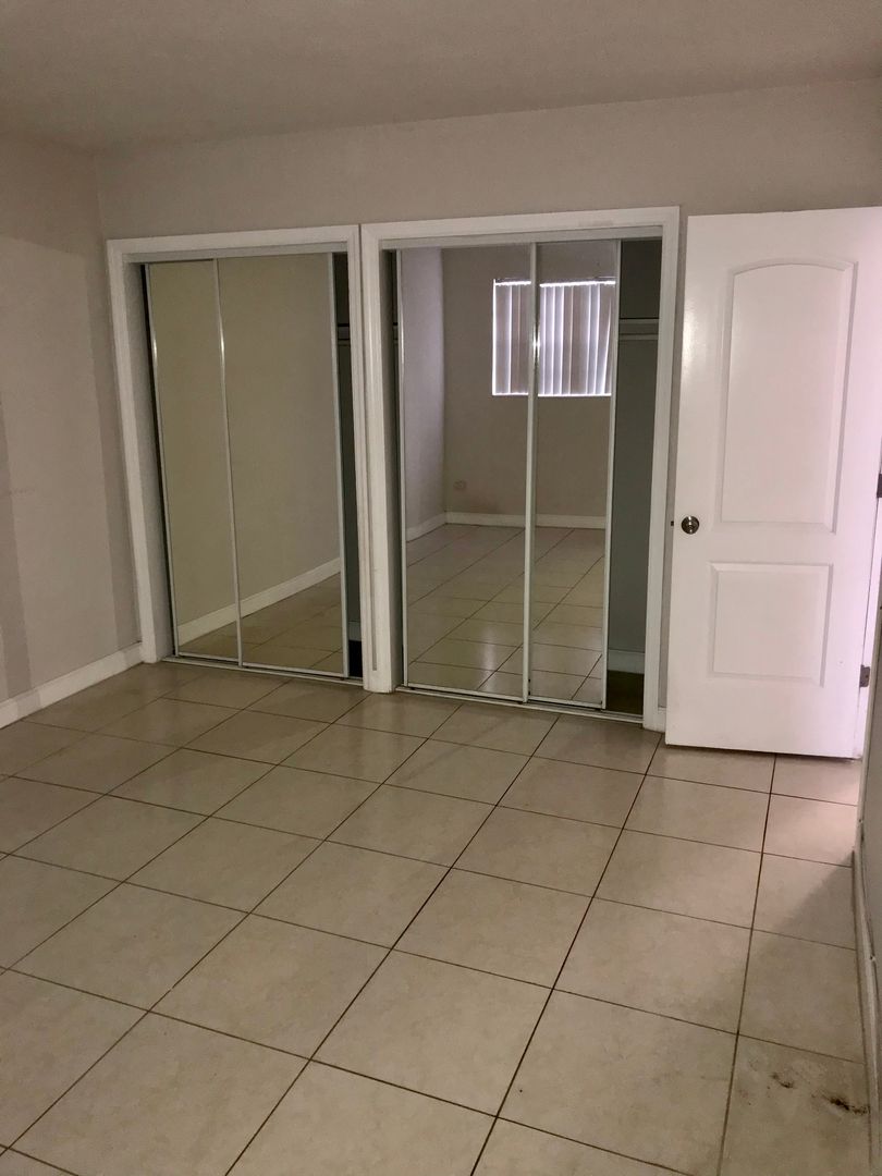 Charming 2b1b FOR RENT 4/15/23 4 of 6