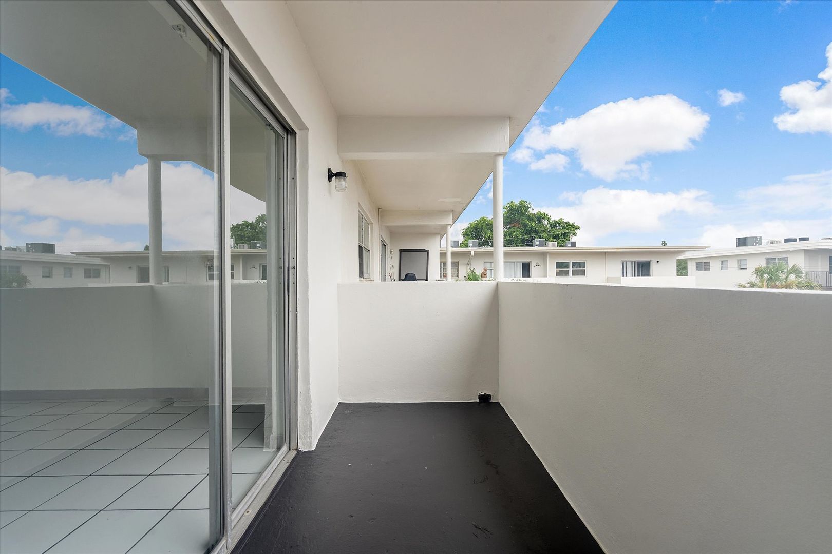 *Rent special* 1 month rent free - Huge bedroom 2 bathroom for rent! Balcony & Walk in closet! 3 of 12
