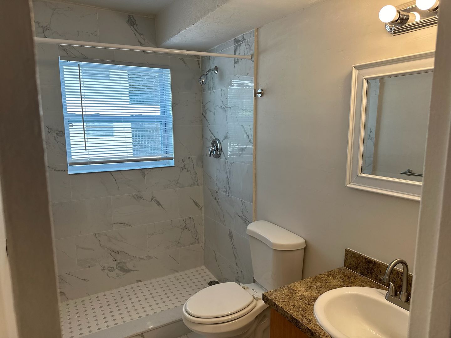 Very big 2 bedroom 2 bathroom for rent in the heart of north Miami Beach - With Balcony 4 of 5