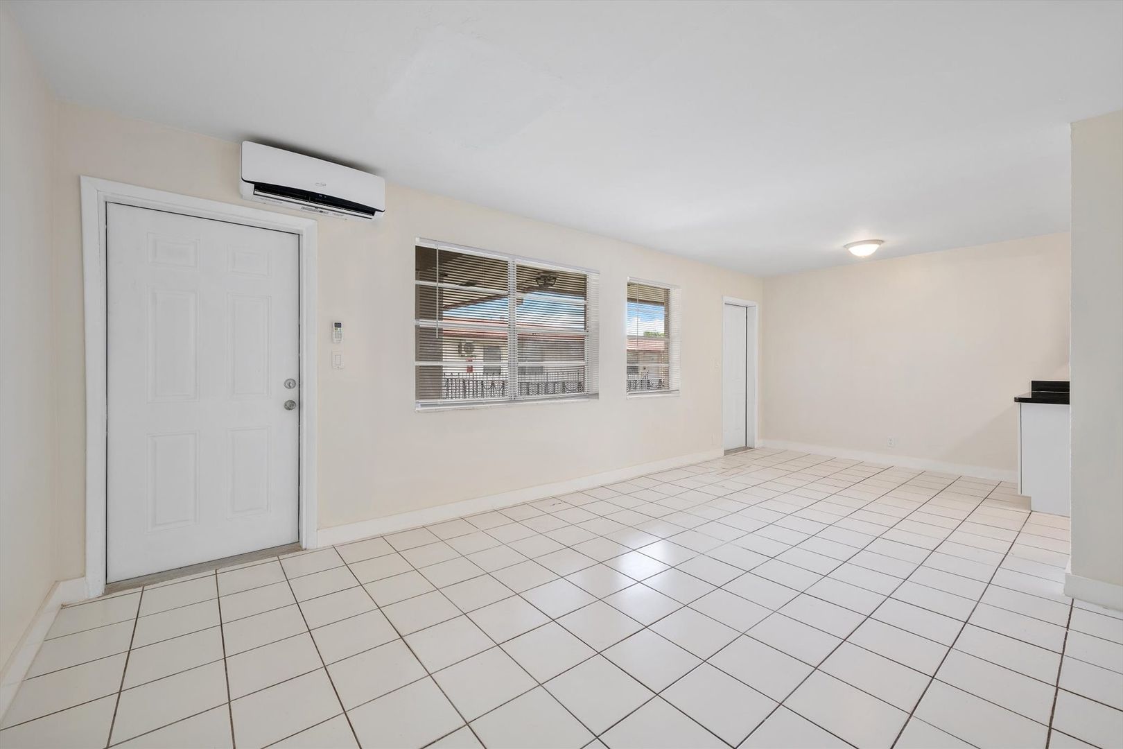 Remodeled 2BR/1BA in Sans Souci with Pool, Free Parking & Great Location 7 of 8