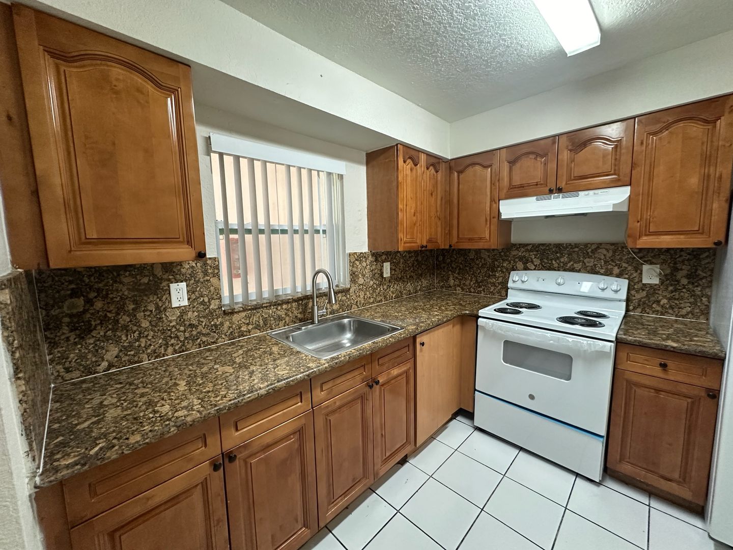 Very big 2 bedroom 2 bathroom for rent in the heart of north Miami Beach - With Balcony 5 of 5