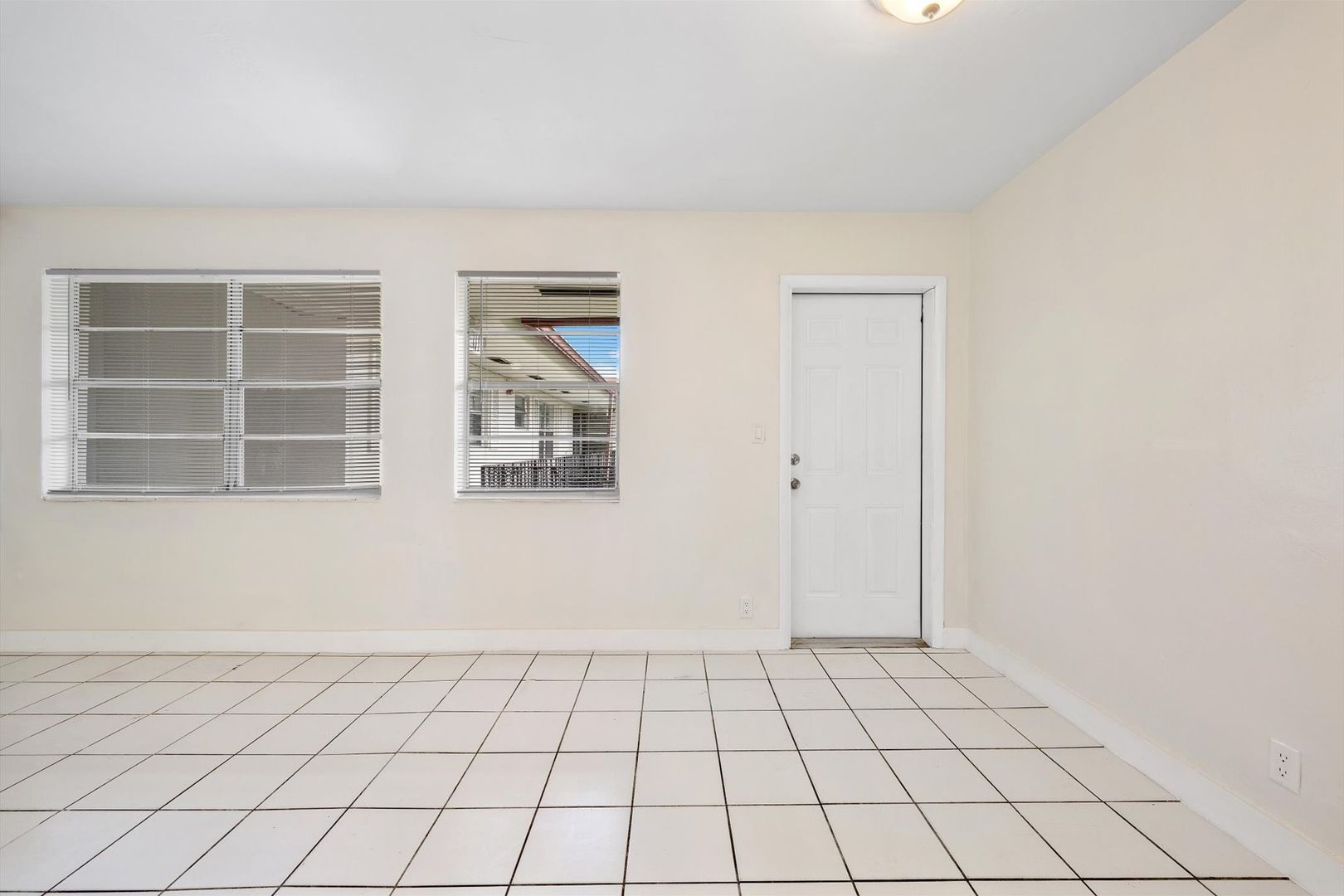 Remodeled 2BR/1BA in Sans Souci with Pool, Free Parking & Great Location 6 of 8