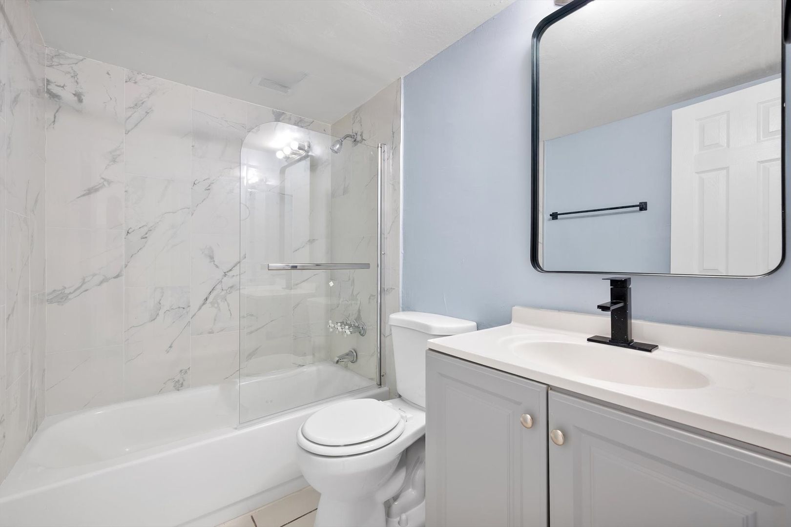Remodeled 2BR/1BA in Sans Souci with Pool, Free Parking & Great Location 3 of 8