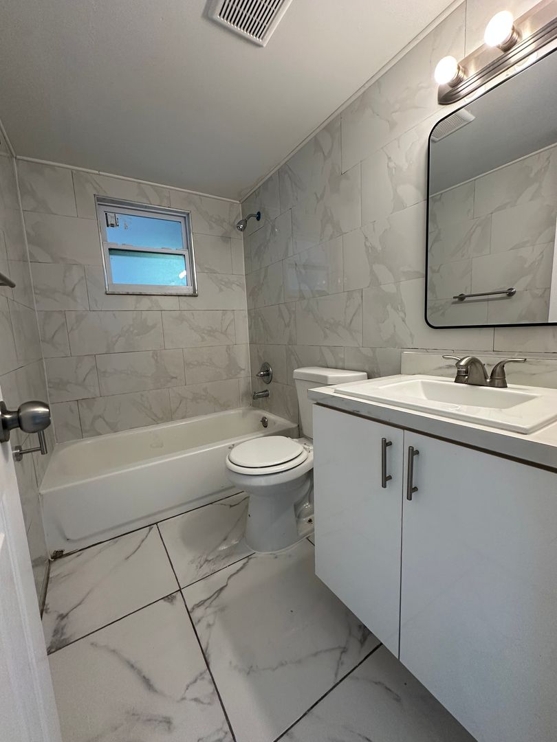 Spacious 2b2b with Balcony for rent now 11 of 11