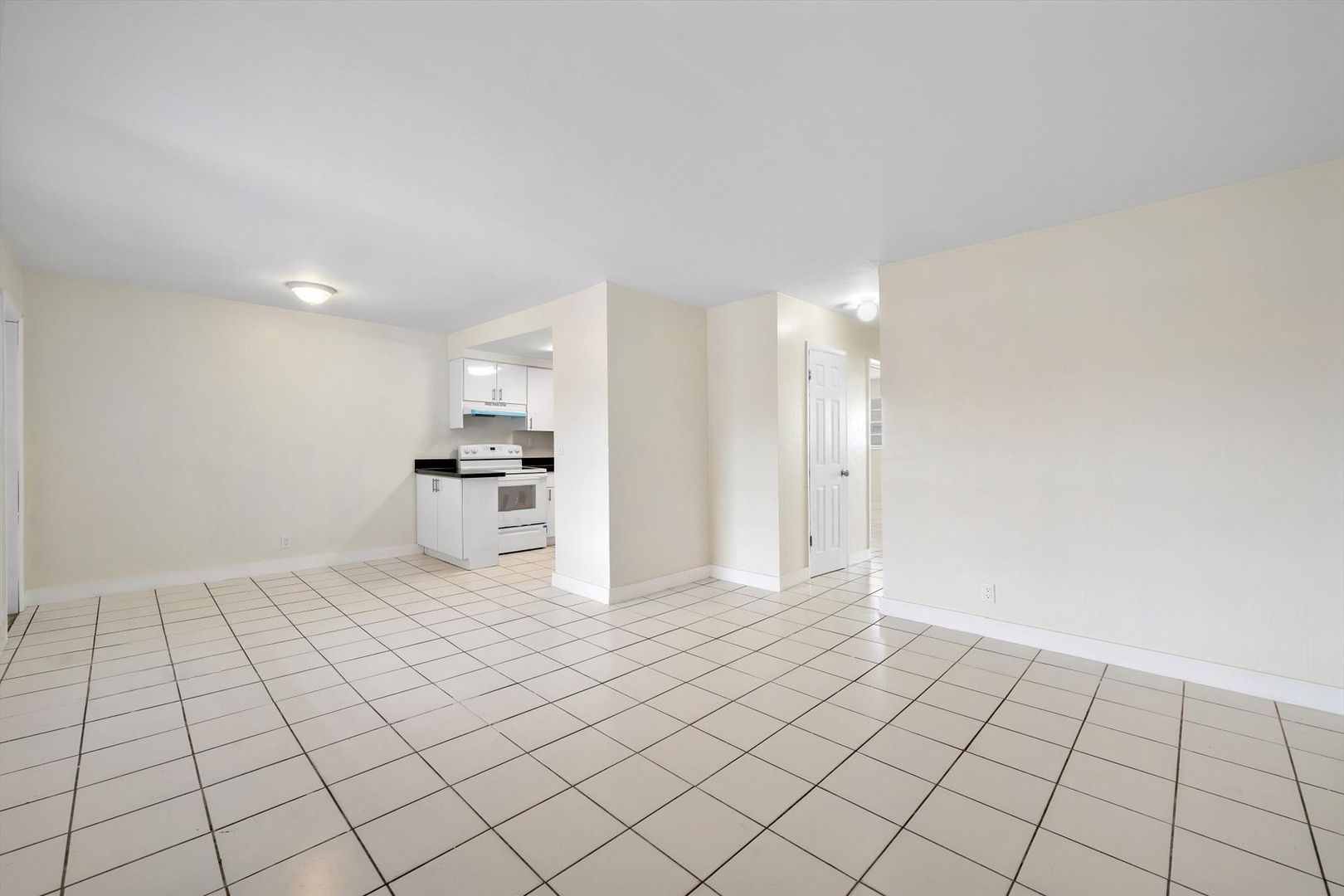 Remodeled 2BR/1BA in Sans Souci with Pool, Free Parking & Great Location 8 of 8