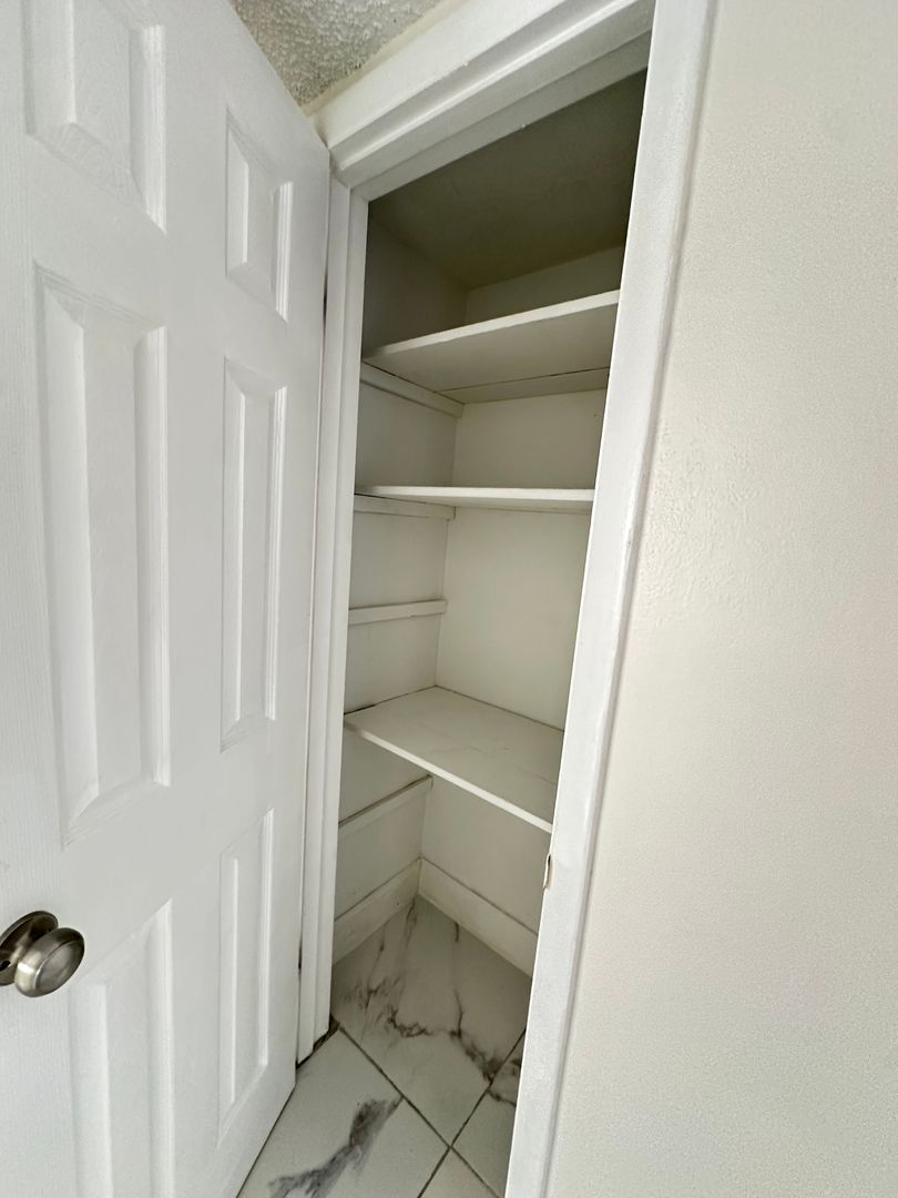 Spacious 2b2b with Balcony for rent now 8 of 11