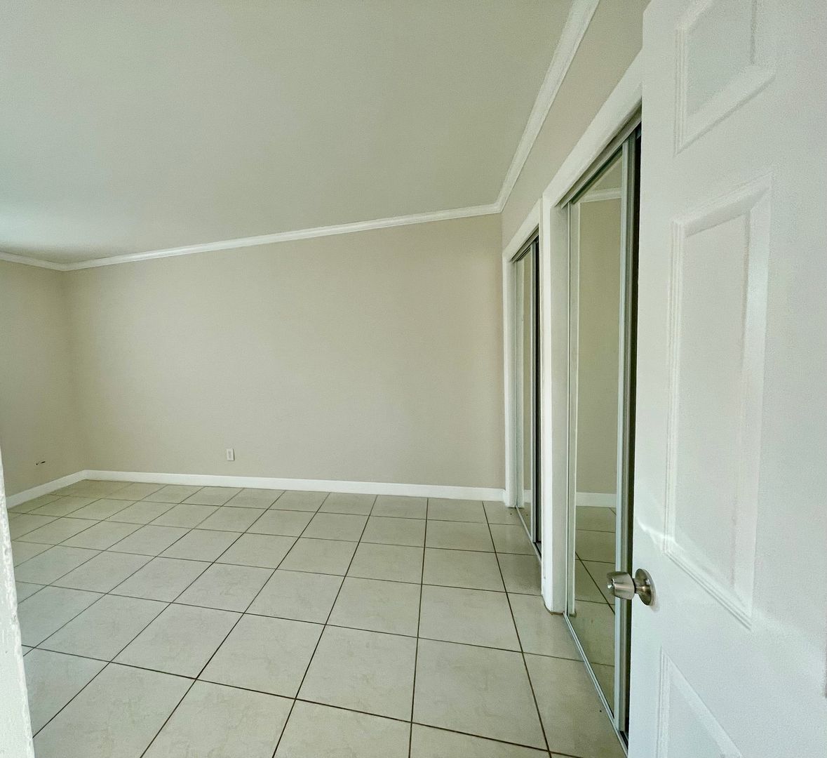 Charming 2 bedroom 1 bathroom Apartment For Rent Now 6 of 10