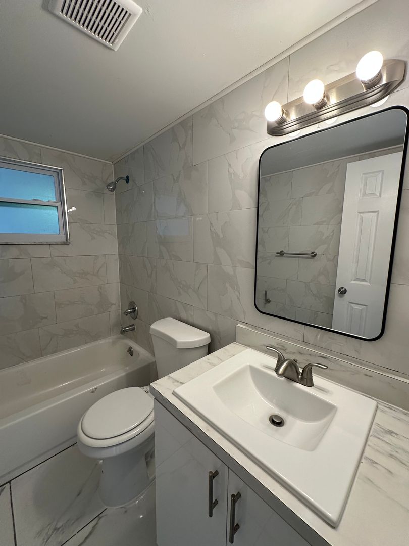 Spacious 2b2b with Balcony for rent now 6 of 11