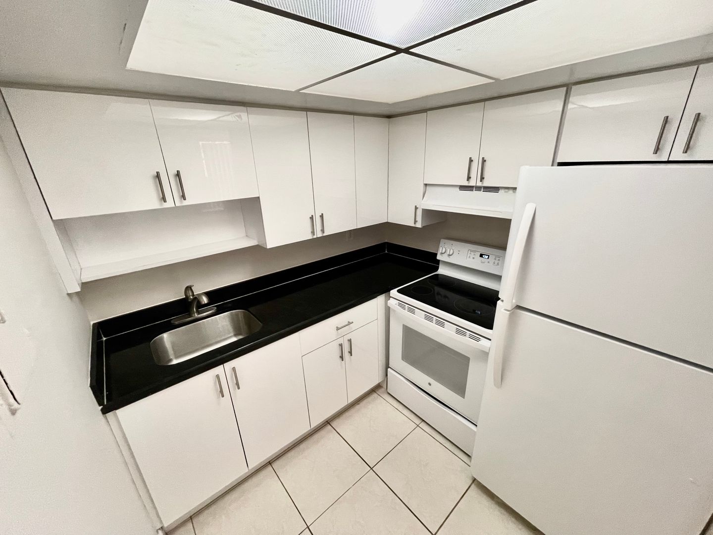 Charming 2b1b FOR RENT 4/15/23 3 of 6