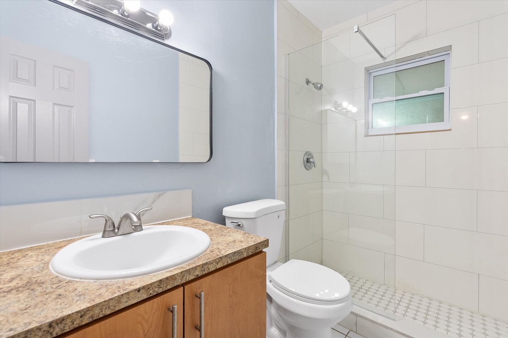 *Rent special* 1 month rent free - Huge bedroom 2 bathroom for rent! Balcony & Walk in closet! 12 of 12
