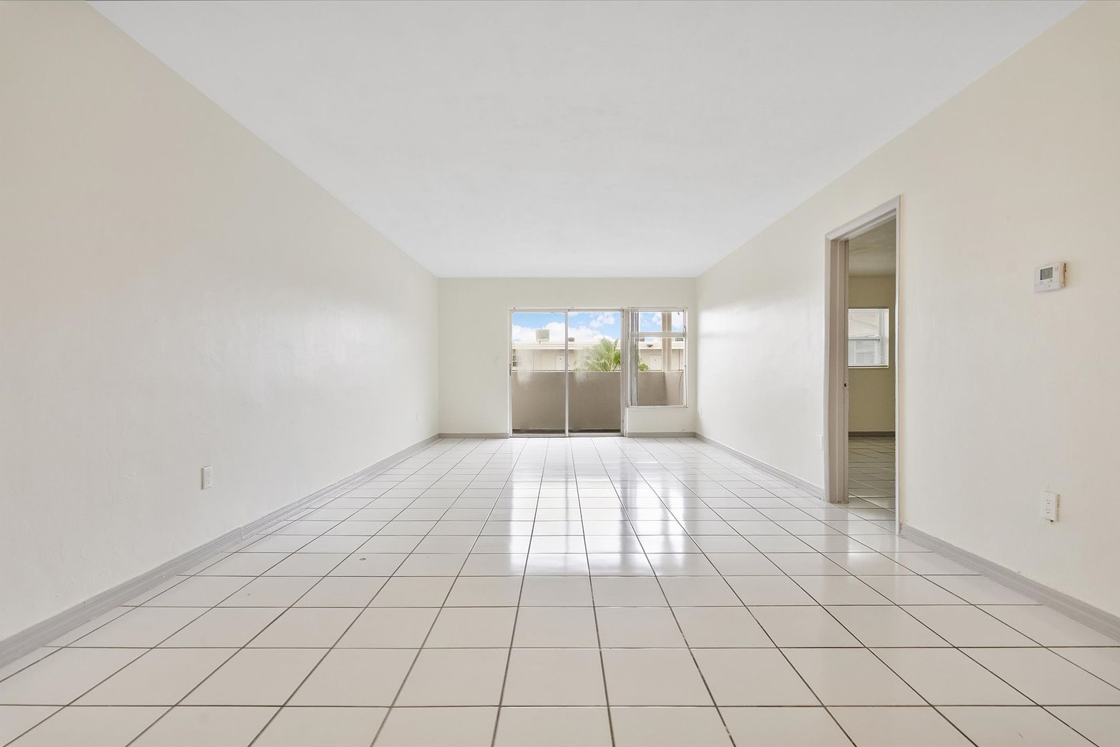 *Rent special* 1 month rent free - Huge bedroom 2 bathroom for rent! Balcony & Walk in closet! 10 of 12