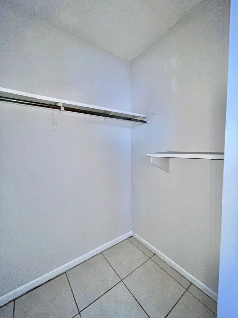 1b1b FOR RENT NOW - Miami Gardens -Handicap accessible 10 of 12