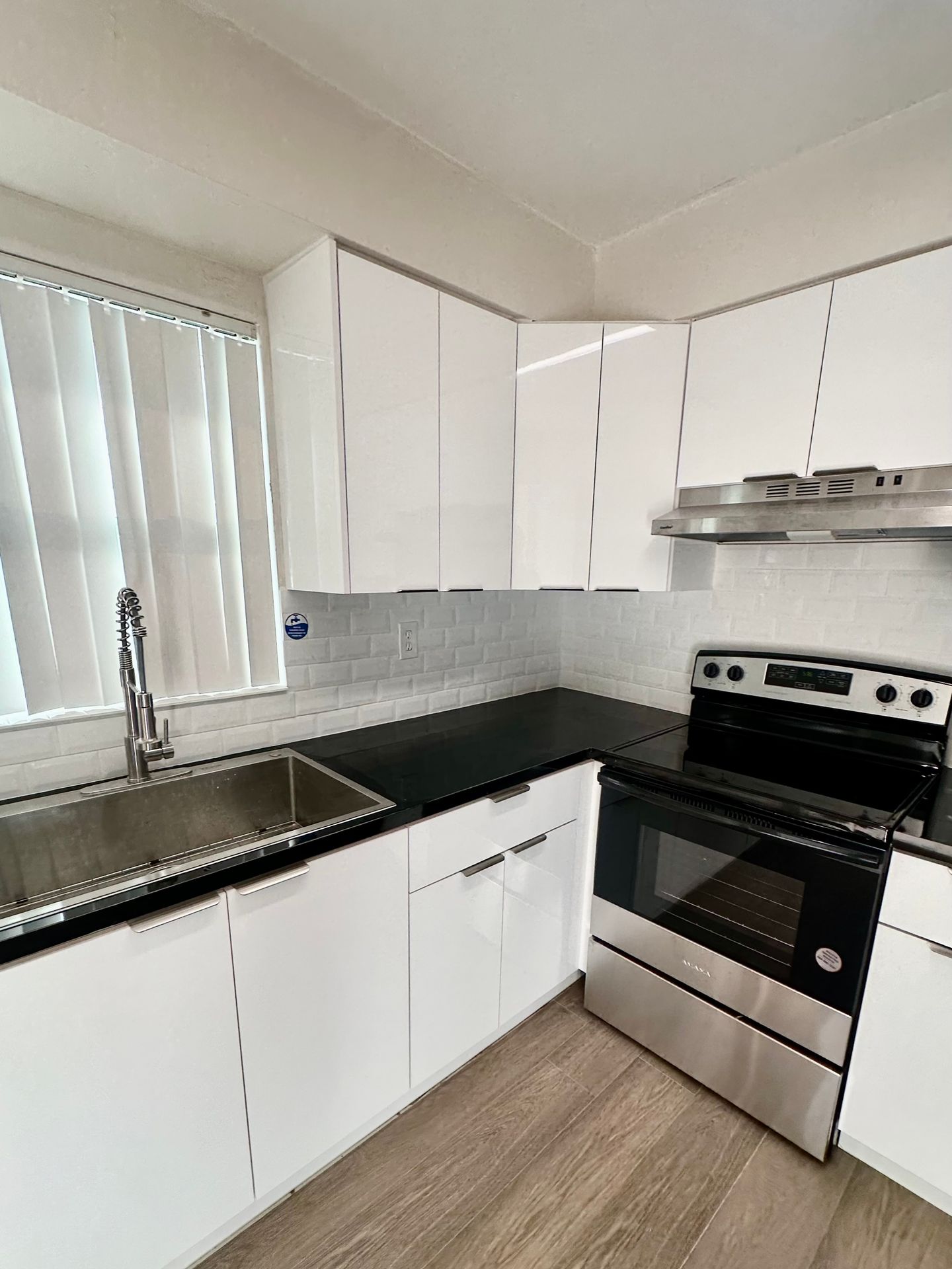 1b1b FOR RENT NOW - Miami Gardens -Handicap accessible 6 of 12