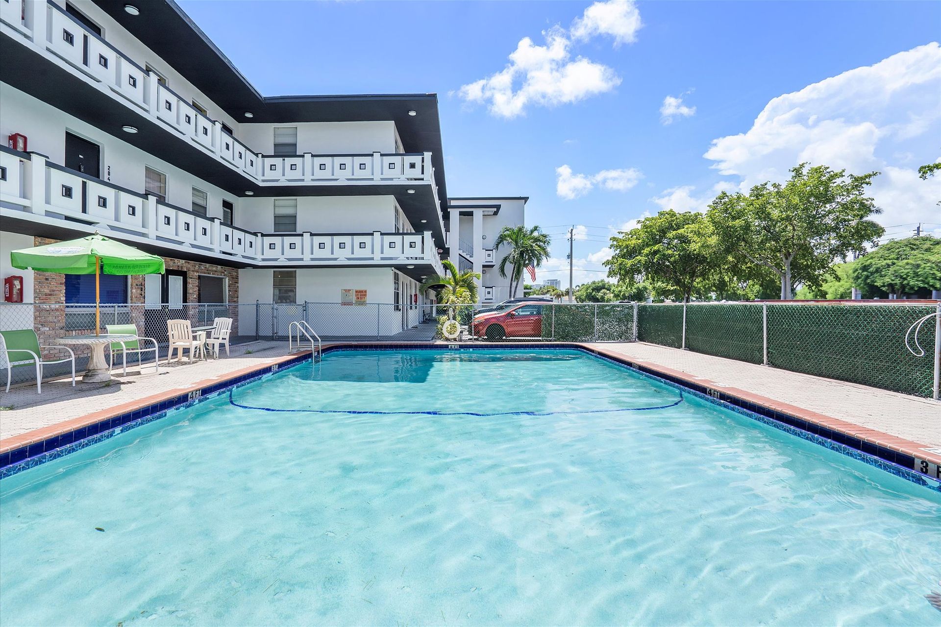 Hollywood Apartment: 1715 N 16th Avenue - 111