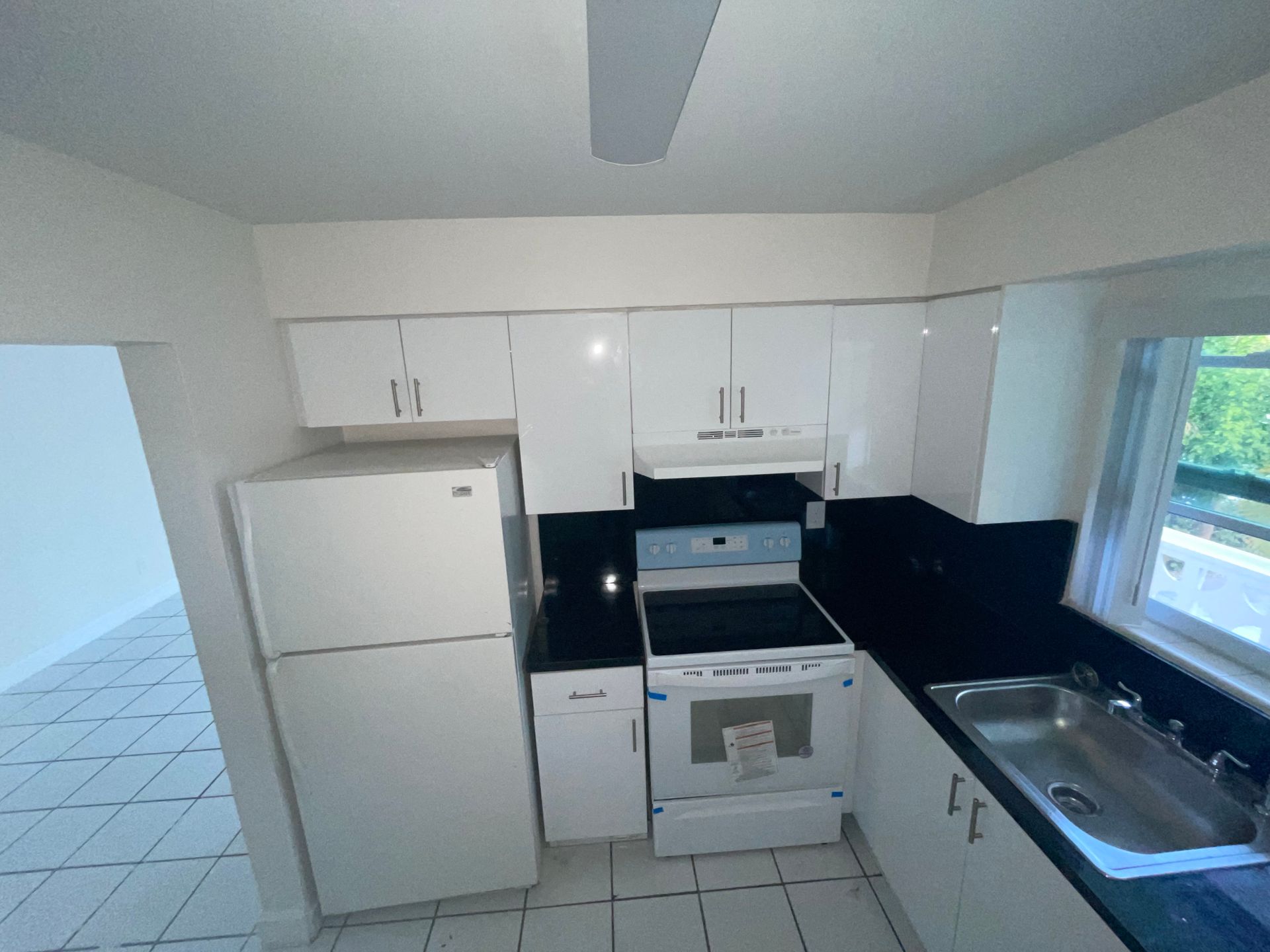 1b1b FOR RENT NOW - Miami Gardens -Handicap accessible 3 of 12