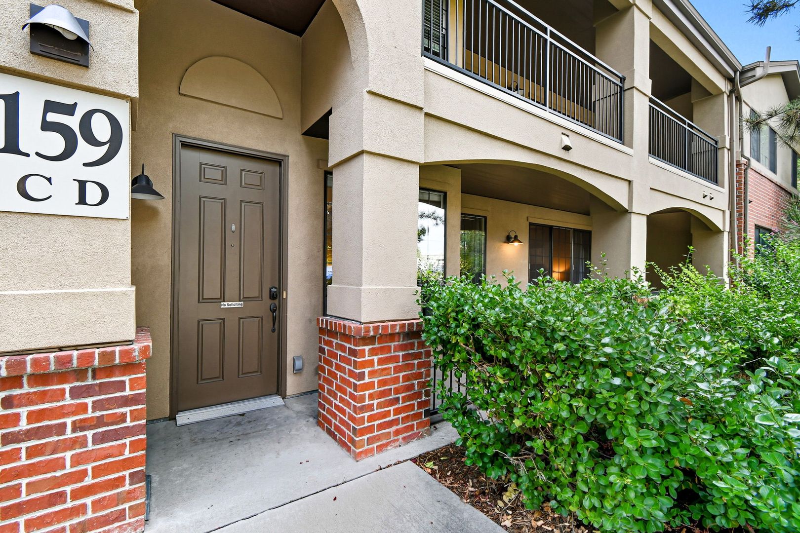 Denver House: 159 Quebec St