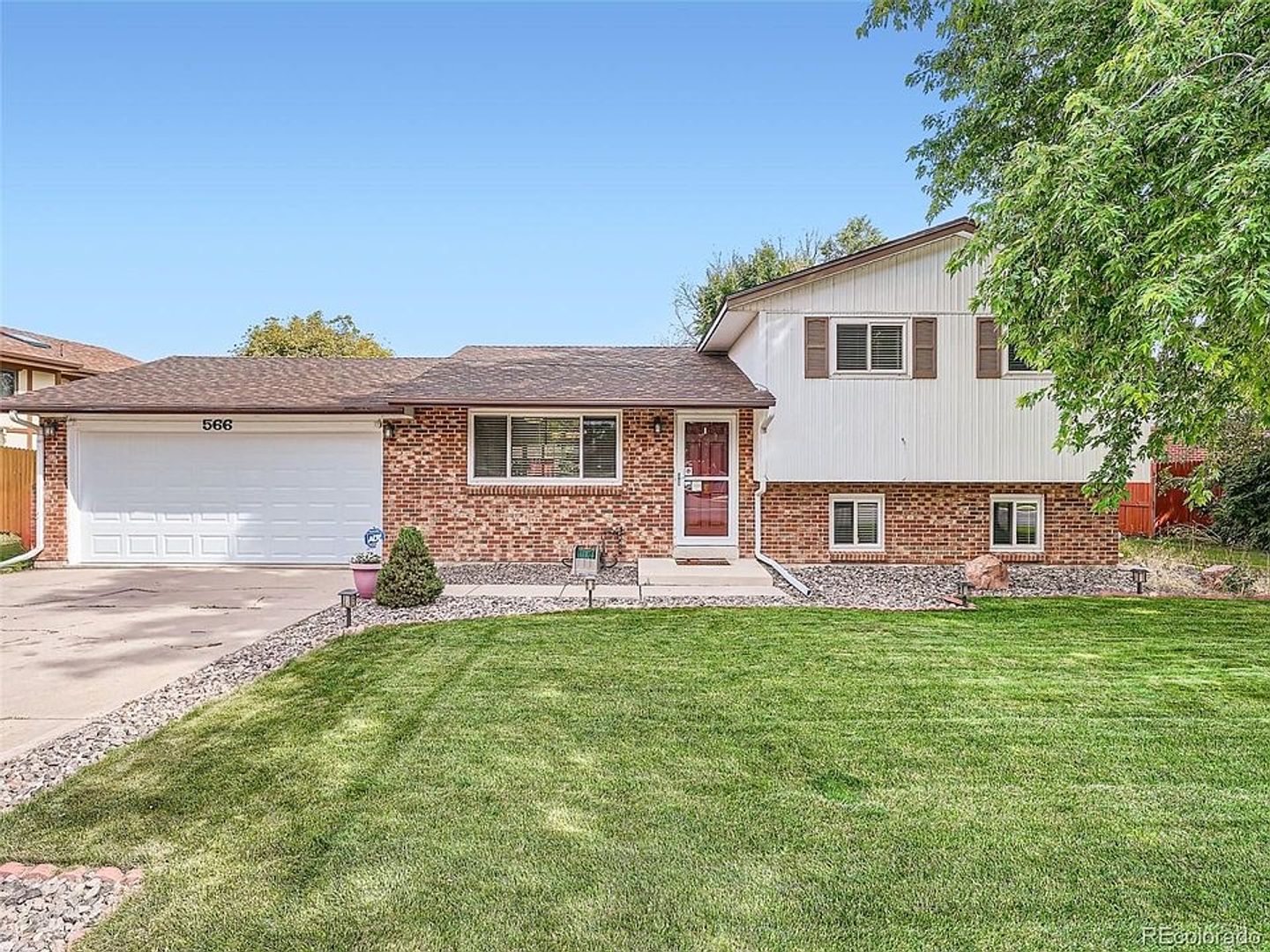 Brighton House: 566 Voiles Drive