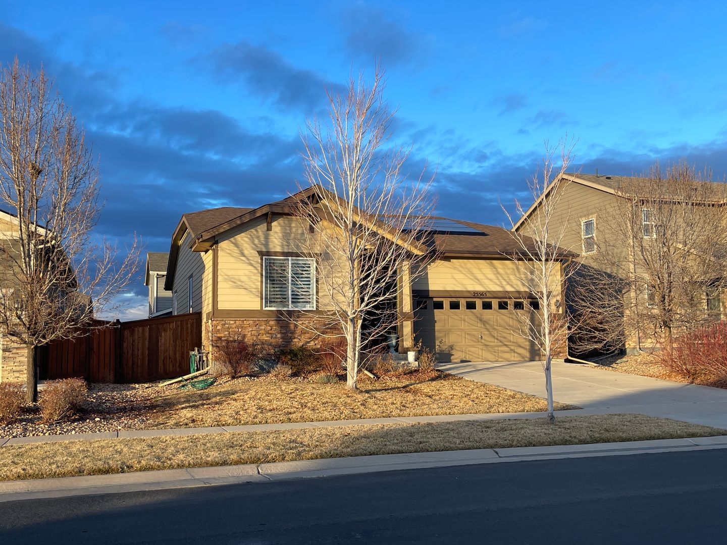 Aurora House: 25565 E Maple Pl, Aurora, CO 80018-