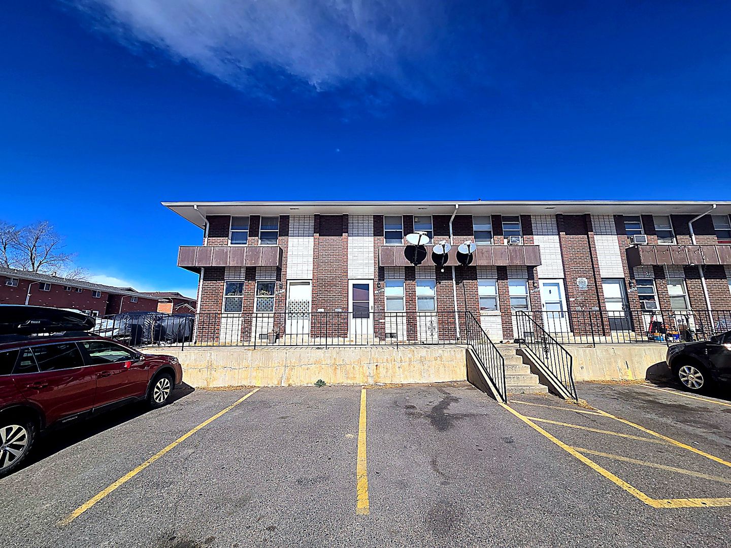 Edgewater House: 5669 W 26th ave