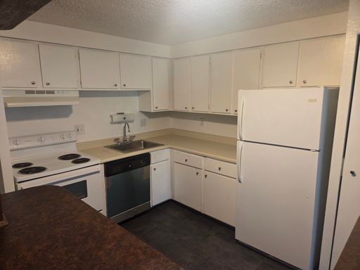 1 Bed / 1 Bath Condo in Prime Denver Location – Pool + On-Site Laundry – photo 1