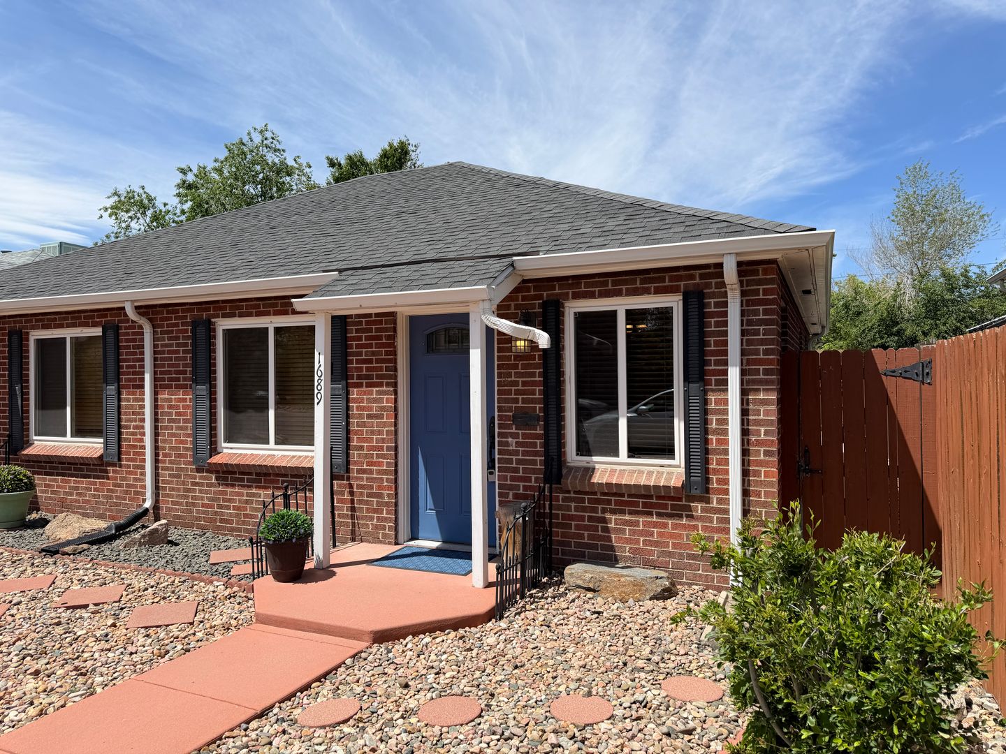 Aurora House: 1687 Moline Street