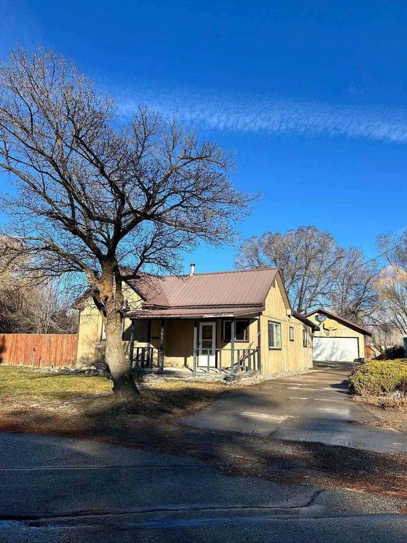 Bayfield House: 281 W. North Street