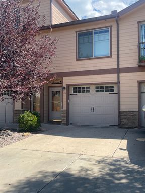 Convenient Location! 1 Bedroom Furnished Townhome with access to great valley views!
