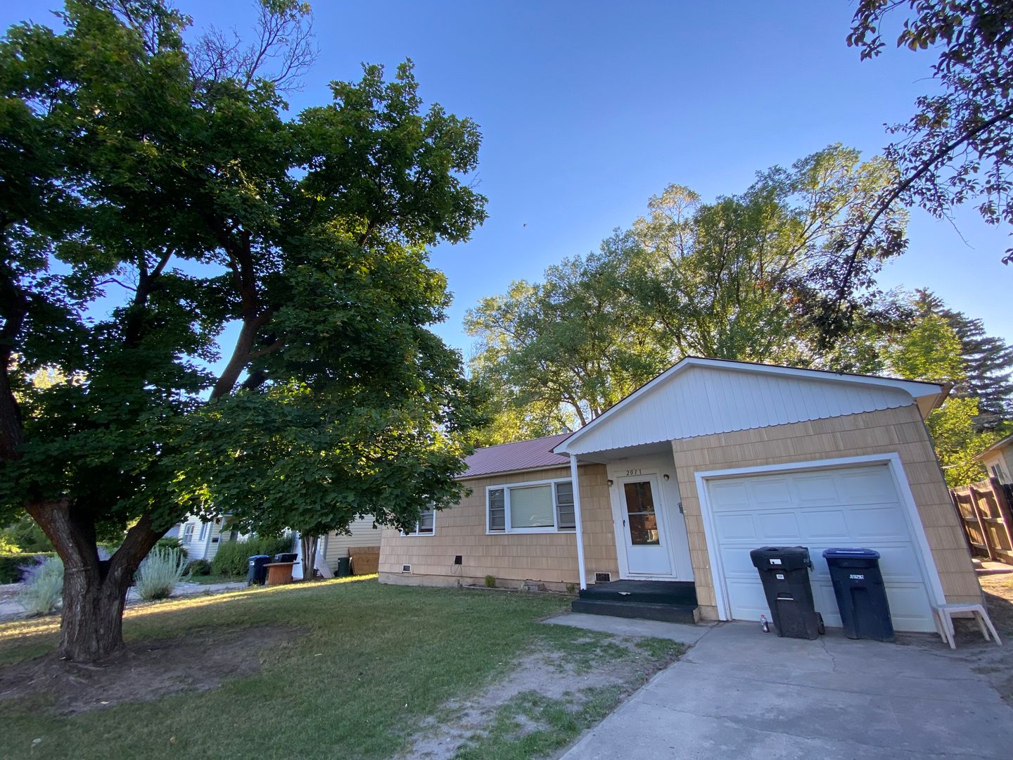 Durango House: 2011 Eastlawn Avenue