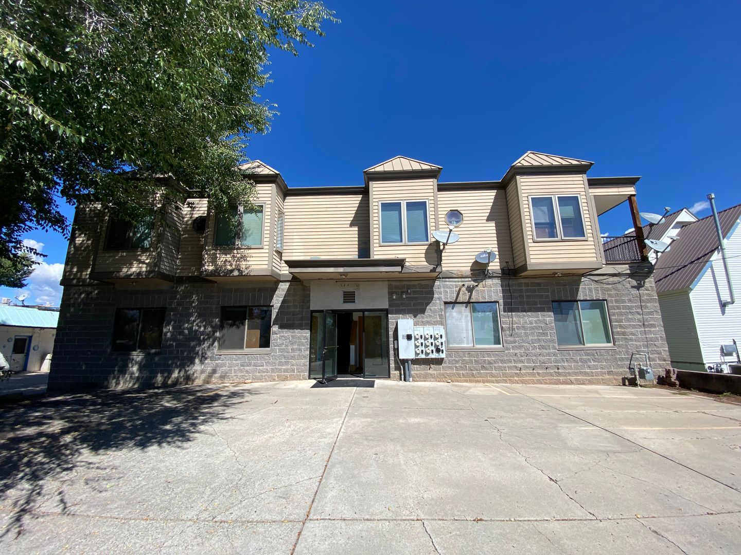 Bayfield Apartment: 54 Mill Street