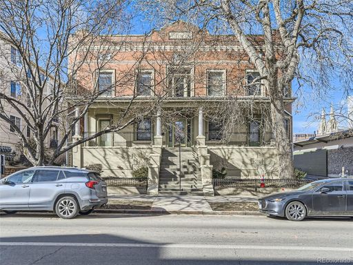 Large windows and exposed brick wall – photo 1