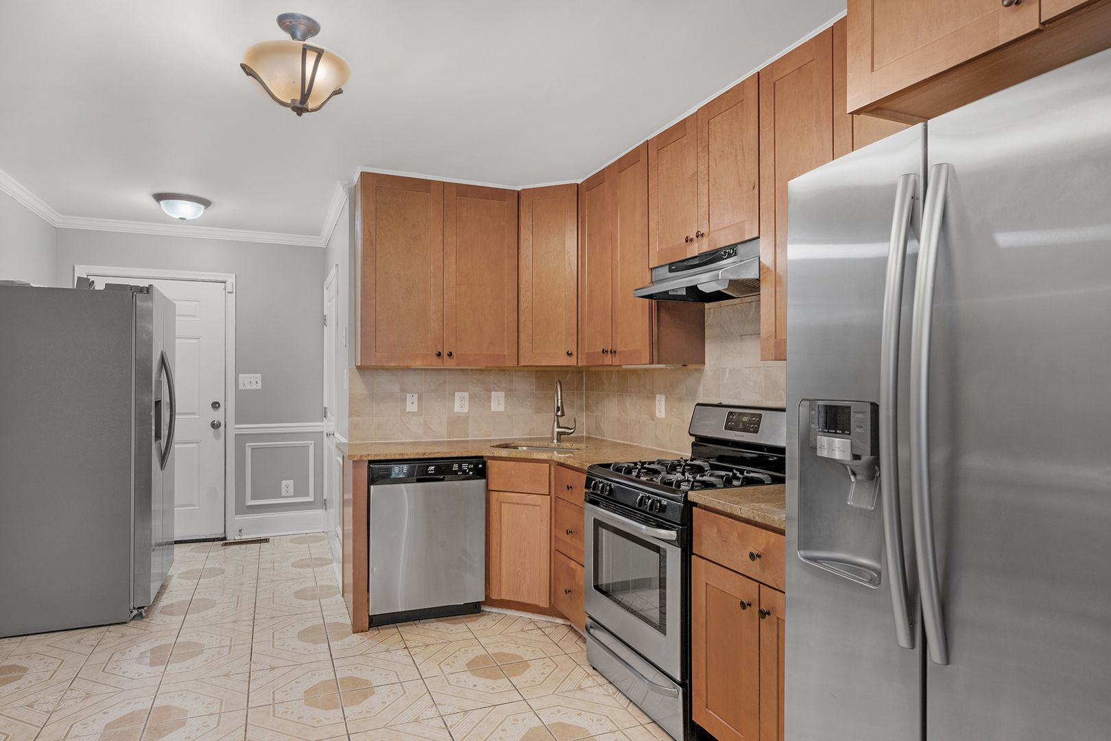 104 S Carrollton Ave, Baltimore, MD 21223 7 of 12