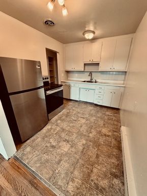 2bd1ba w/ Huge Fenced Patio Pet Welcome, Wood Floors, Updated Appliances, Next to the Park and Schools. Great Location. – photo 1