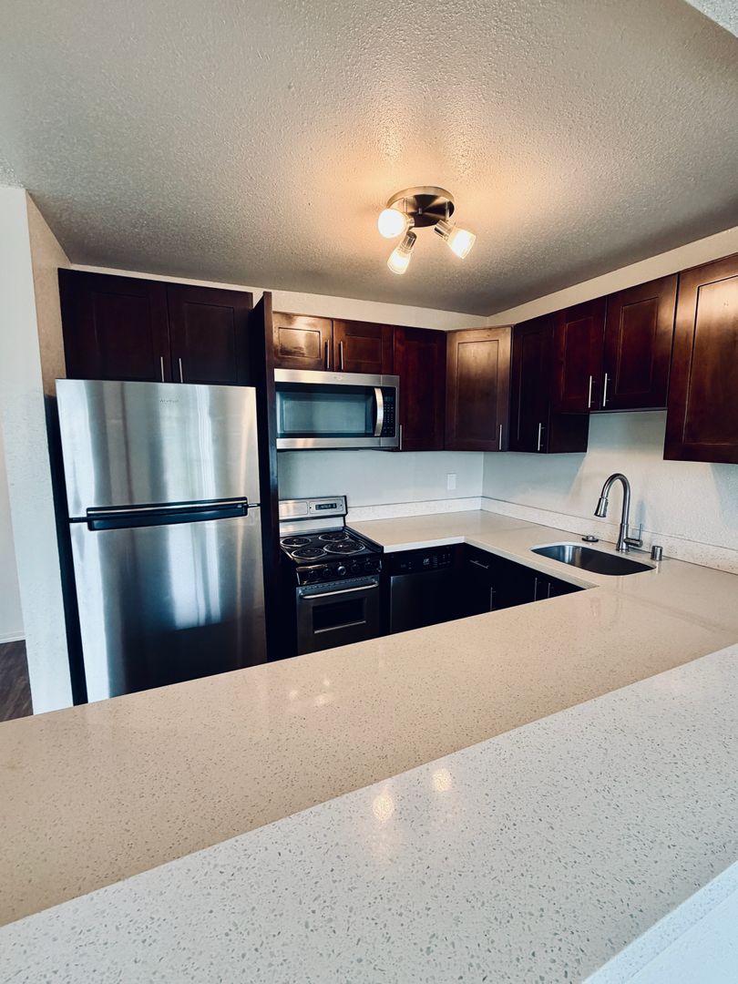 Seattle Apartment: 5913 Rainier Ave South