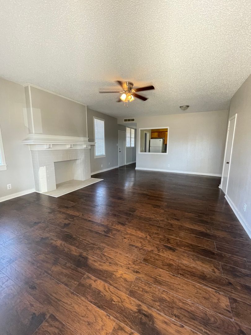 Texarkana Apartment: 814 Main Street