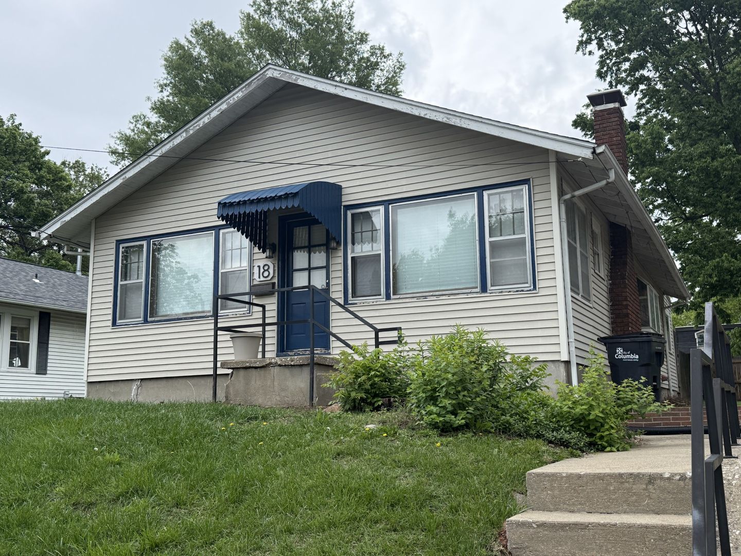 Columbia Apartment: 2625 Stinson Ave