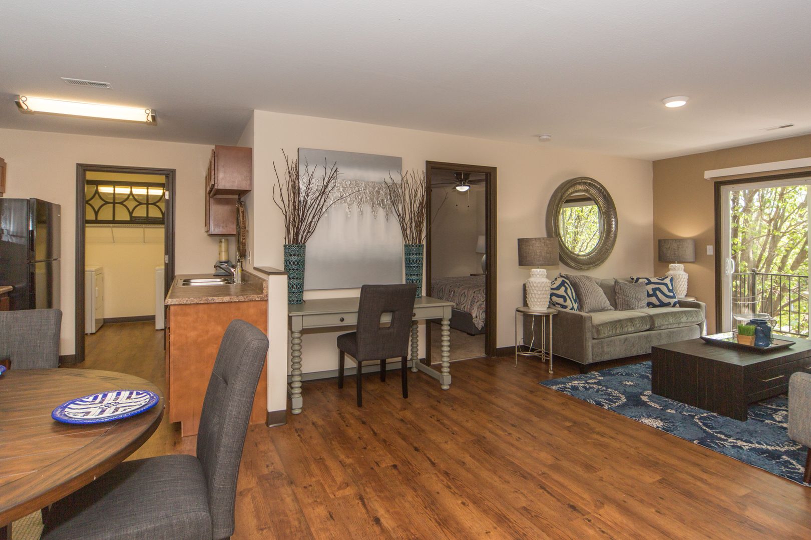 Columbia Apartment: 1615 Kittyhawk Dr