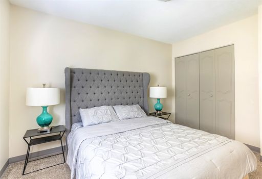 Beautiful apartment in Downtown Columbia, MO – photo 1