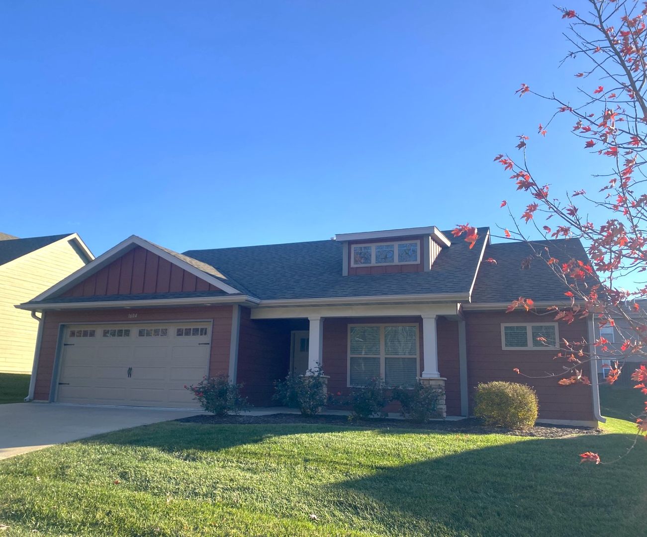 Columbia Apartment: 2625 Stinson Ave