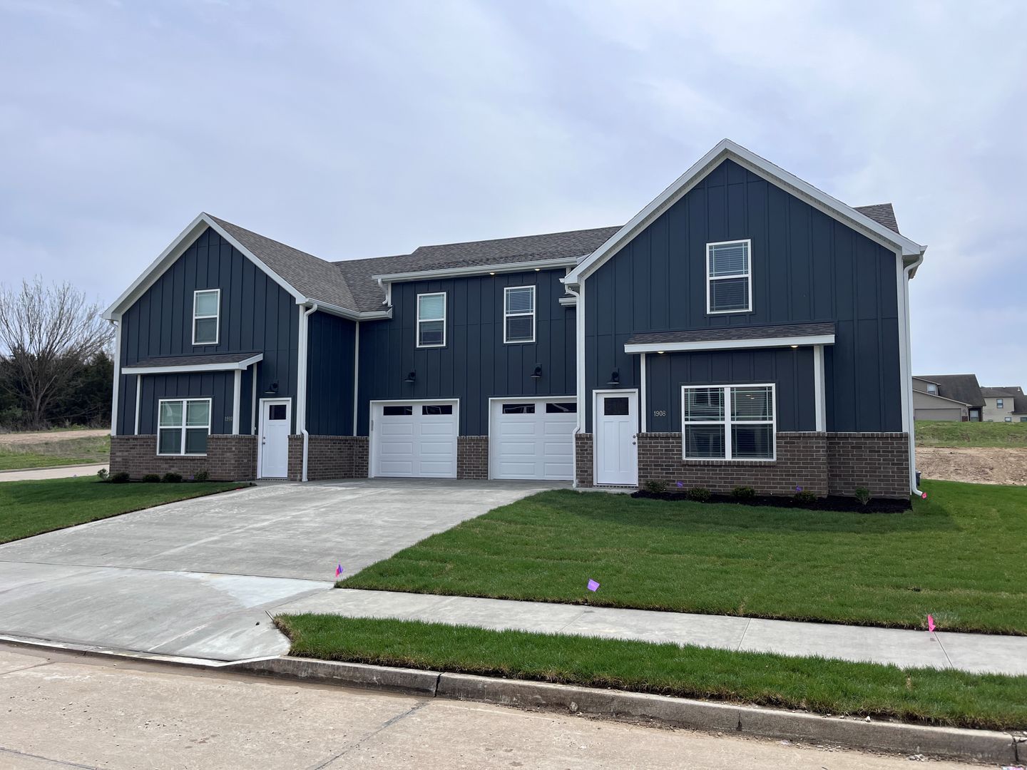 Columbia Apartment: 2625 Stinson Ave