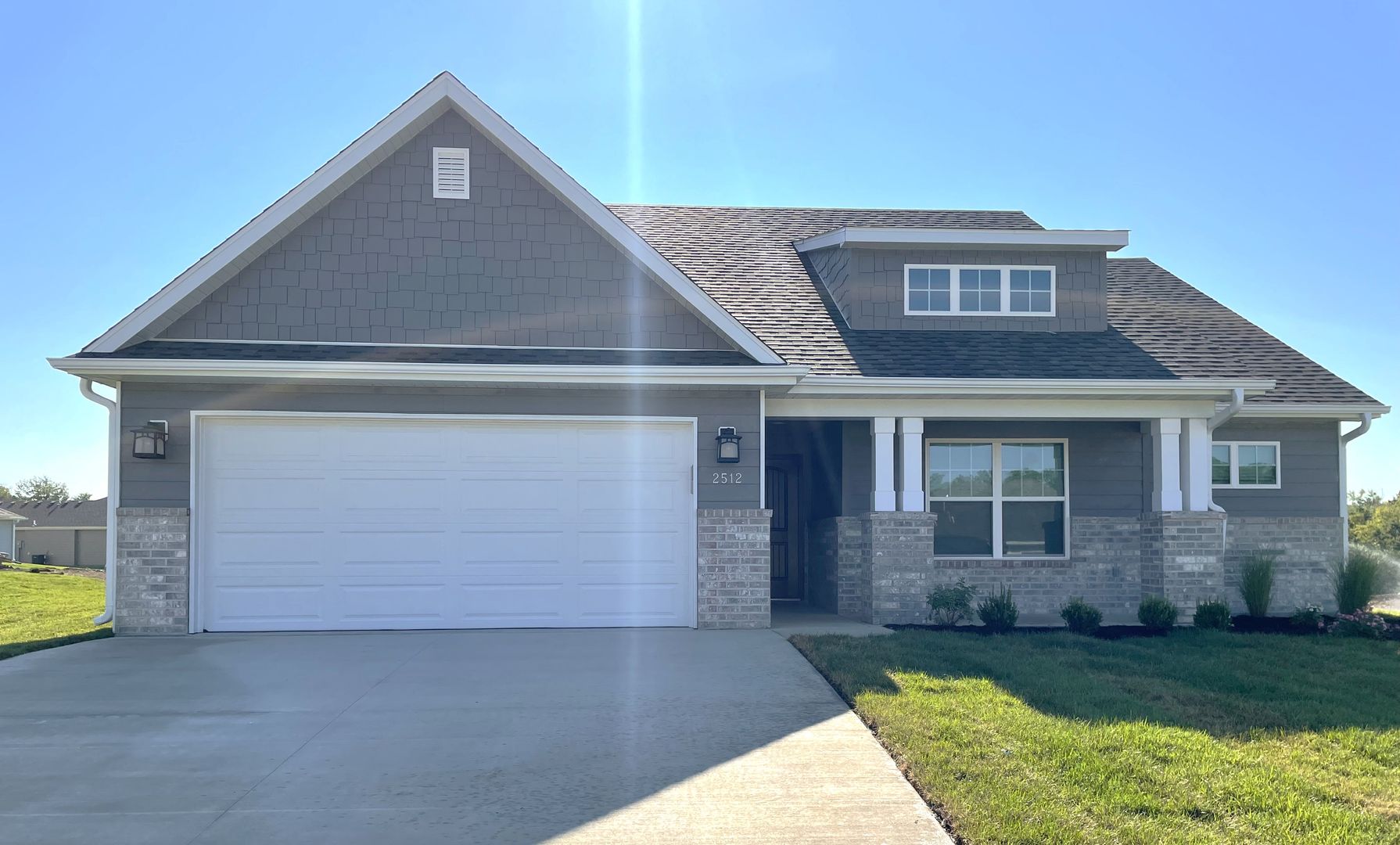 Columbia Apartment: 2625 Stinson Ave