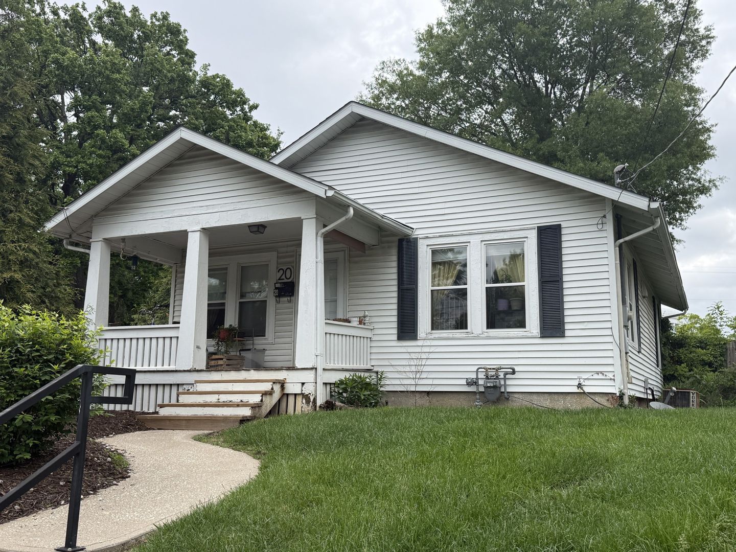 Columbia Apartment: 2625 Stinson Ave
