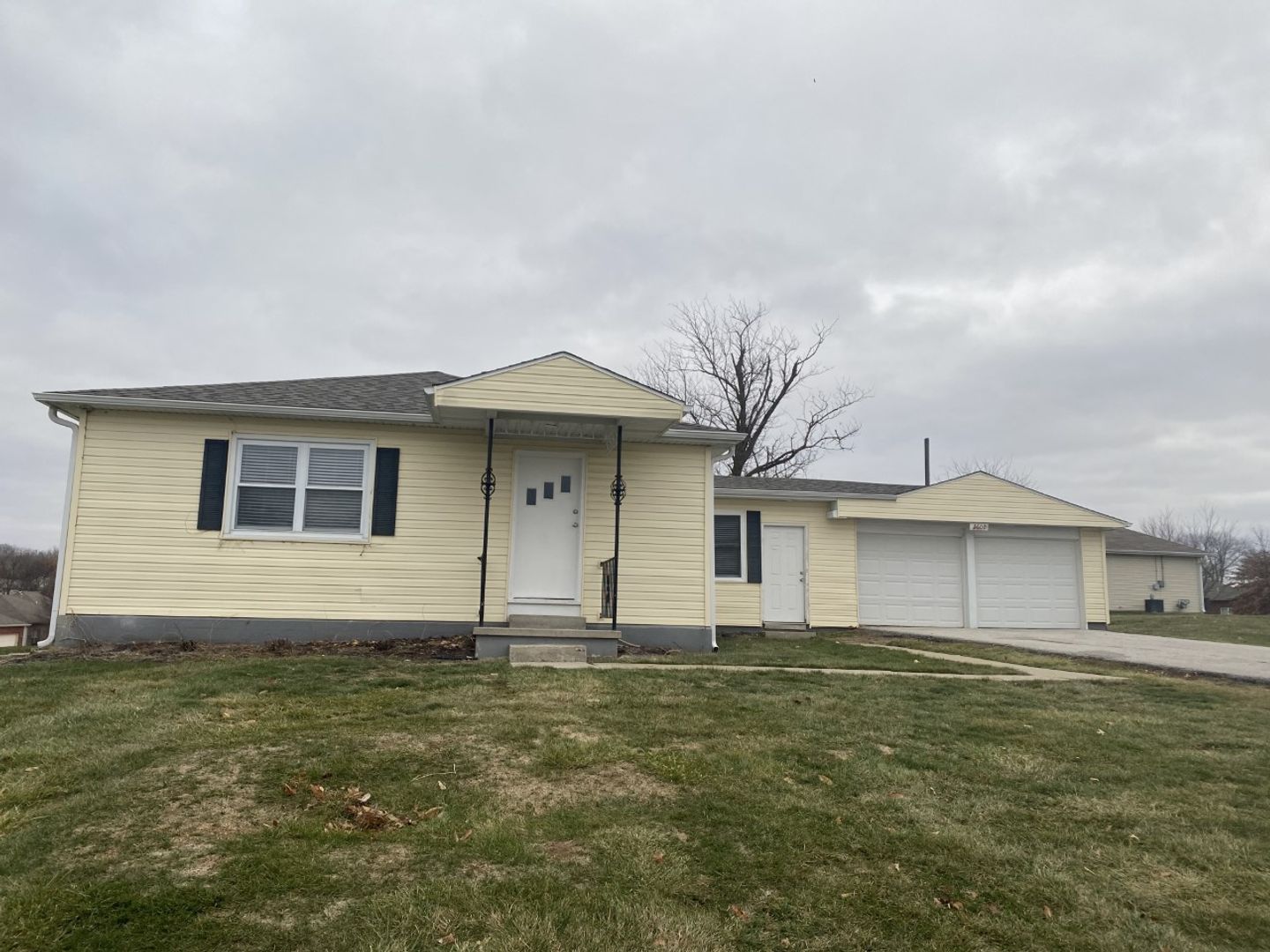 Columbia Apartment: 2625 Stinson Ave