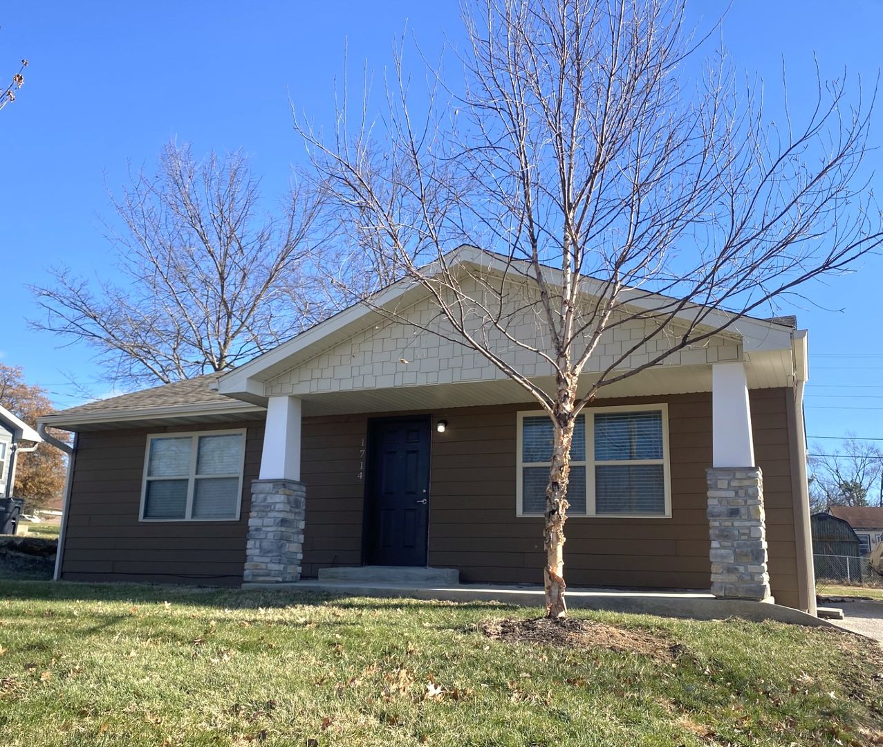 Columbia Apartment: 2625 Stinson Ave