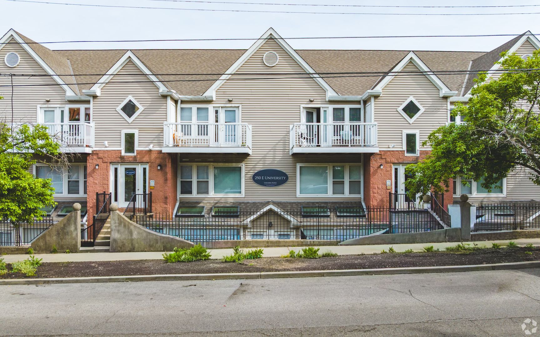 Cincinnati Apartment: 246-254 E University Ave